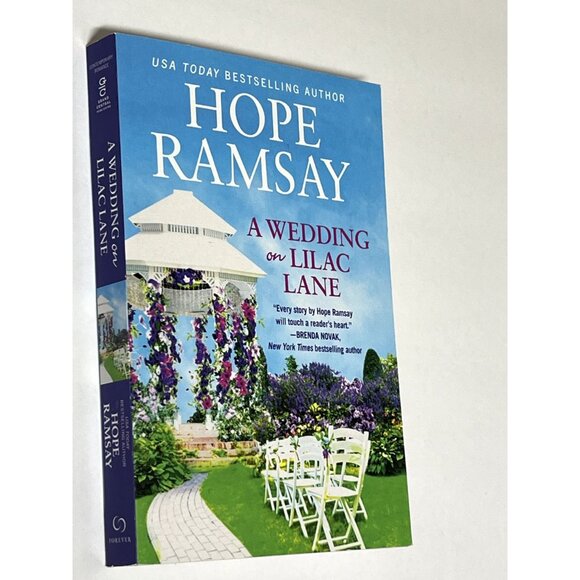A Wedding on Lilac Lane Hope Ramsay Moonlight Bay #4 Romance Book - Picture 3 of 6